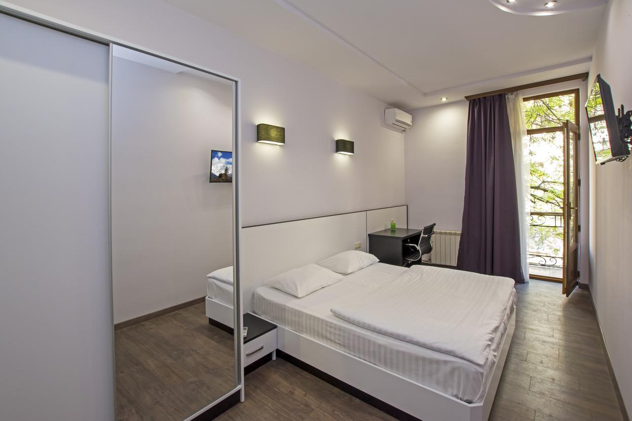Yerevan Guest House エクステリア 写真